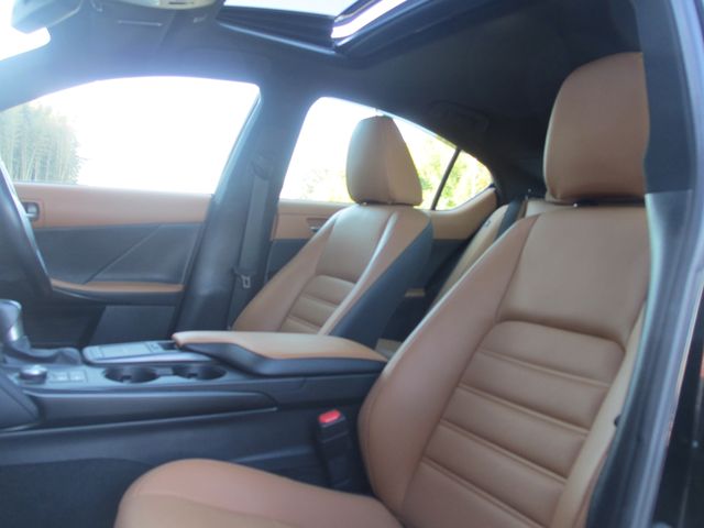 TOYOTA LEXUS IS300h 2023