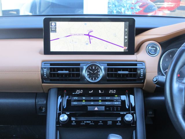 TOYOTA LEXUS IS300h 2023