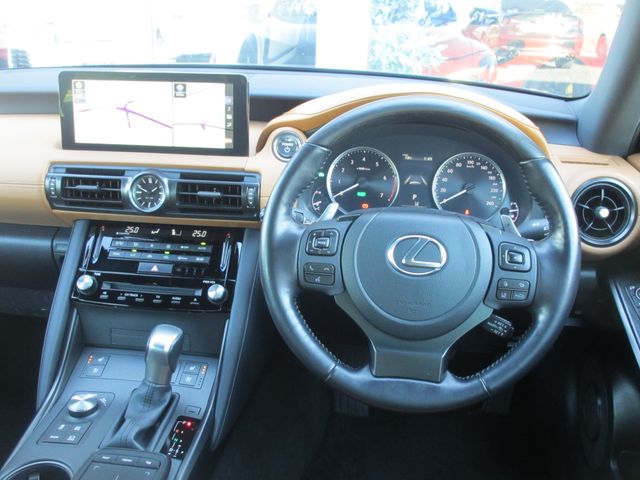 TOYOTA LEXUS IS300h 2023