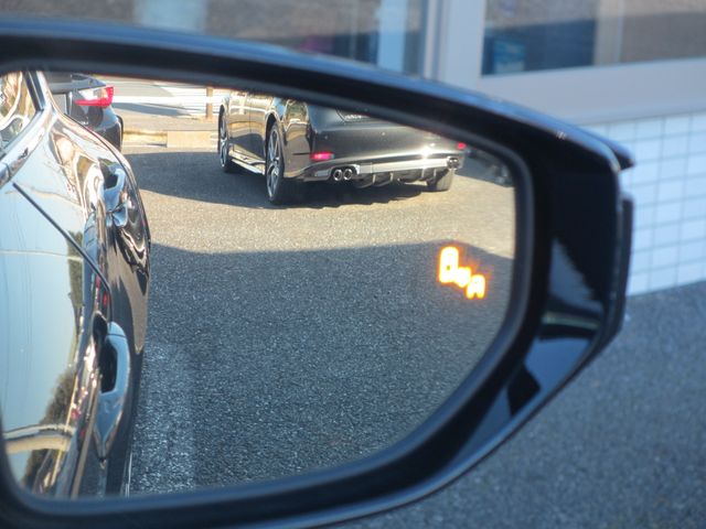 TOYOTA LEXUS IS300h 2023