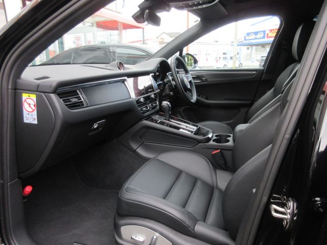 PORSCHE PORSCHE Macan 2024