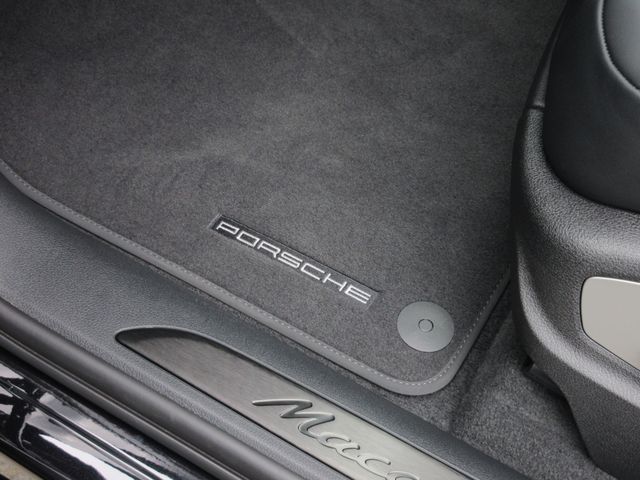 PORSCHE PORSCHE Macan 2024