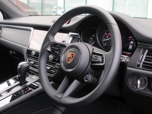 PORSCHE PORSCHE Macan 2024