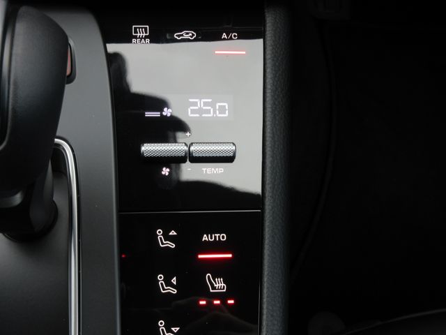 PORSCHE PORSCHE Macan 2024