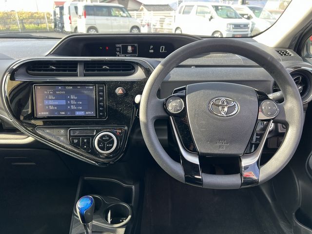 TOYOTA AQUA 2019