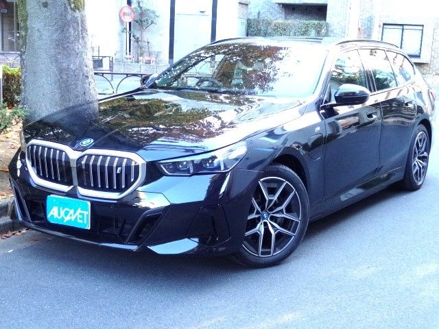 BMW BMW i5 touring 2025