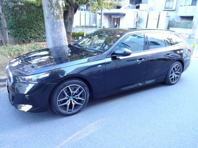 BMW BMW i5 touring 2025