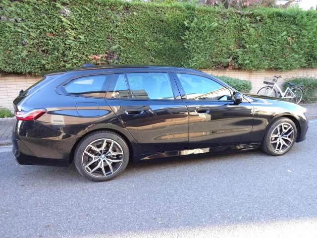 BMW BMW i5 touring 2025