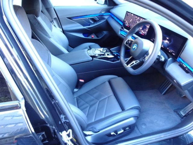 BMW BMW i5 touring 2025