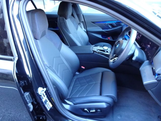 BMW BMW i5 touring 2025