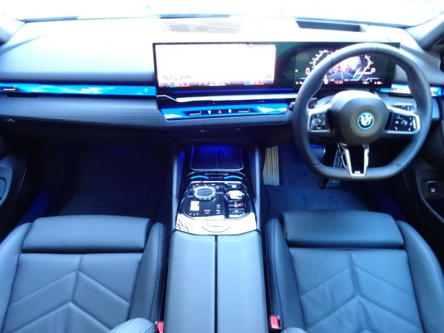 BMW BMW i5 touring 2025