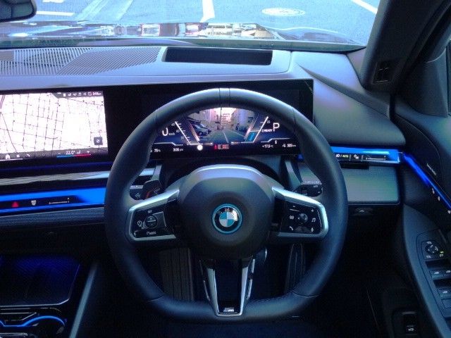 BMW BMW i5 touring 2025