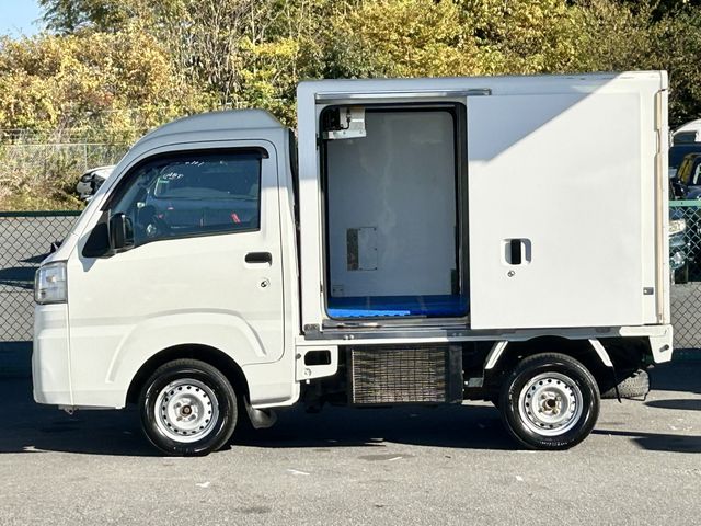 DAIHATSU HIJET truck 4WD 2017
