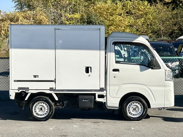 DAIHATSU HIJET truck 4WD 2017