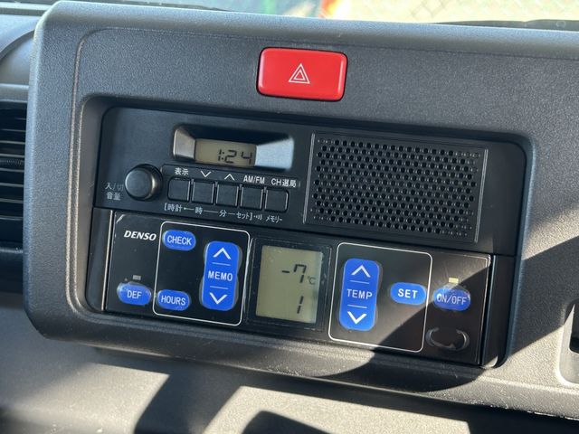 DAIHATSU HIJET truck 4WD 2017