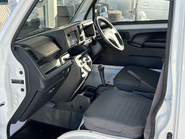 DAIHATSU HIJET truck 4WD 2017