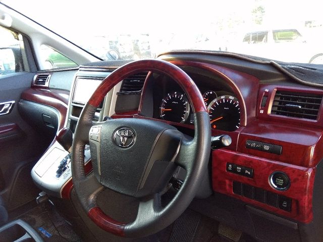 TOYOTA VELLFIRE 2009