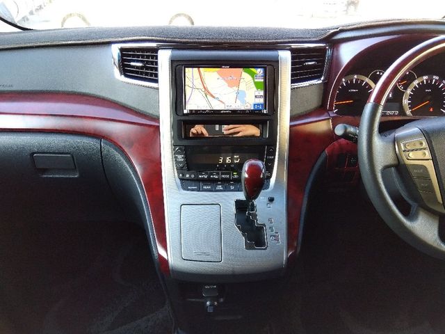 TOYOTA VELLFIRE 2009