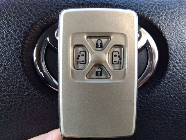 TOYOTA VELLFIRE 2009