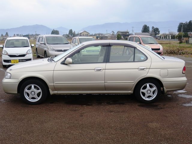 NISSAN SUNNY sedan 2004