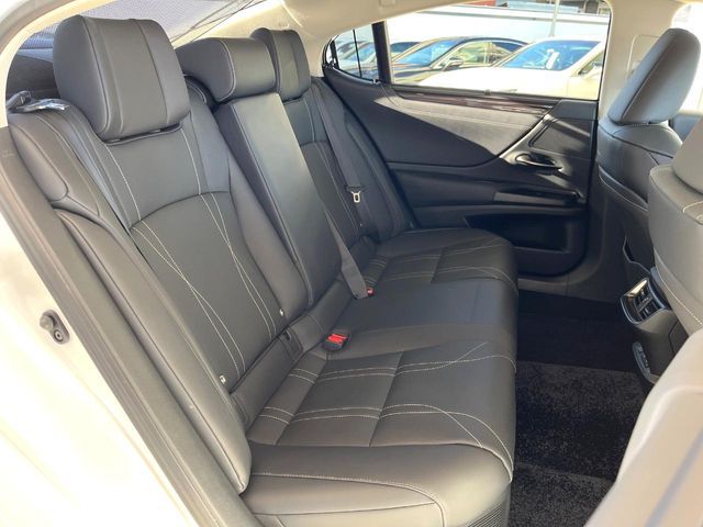 TOYOTA LEXUS ES300h 2019