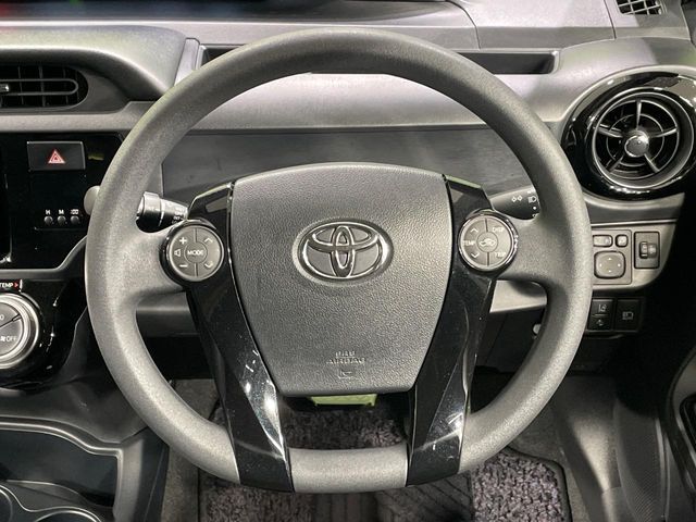 TOYOTA AQUA 2017