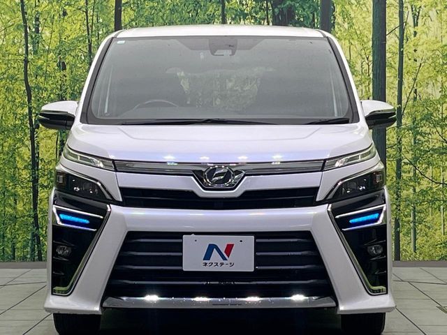 TOYOTA VOXY 2018