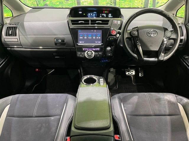 TOYOTA PRIUS Alpha 2015