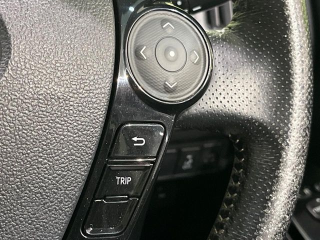 TOYOTA PRIUS Alpha 2015