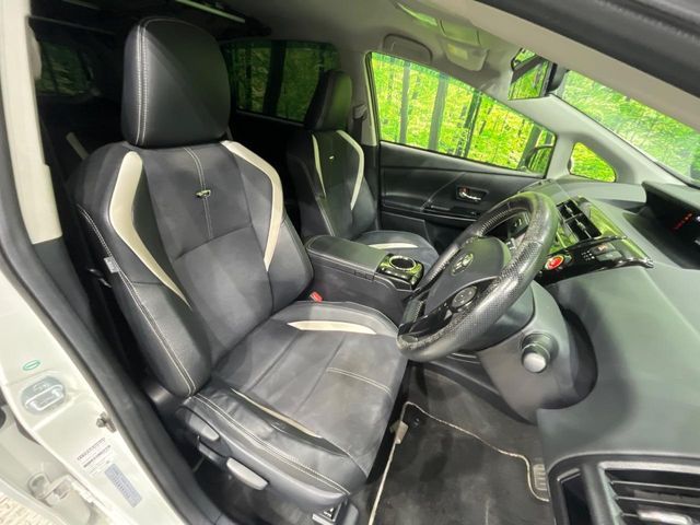 TOYOTA PRIUS Alpha 2015