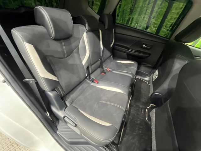 TOYOTA PRIUS Alpha 2015