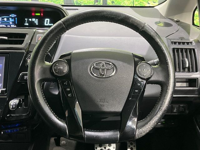 TOYOTA PRIUS Alpha 2015