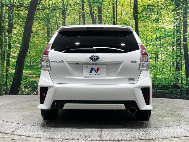 TOYOTA PRIUS Alpha 2015