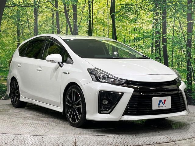 TOYOTA PRIUS Alpha 2015