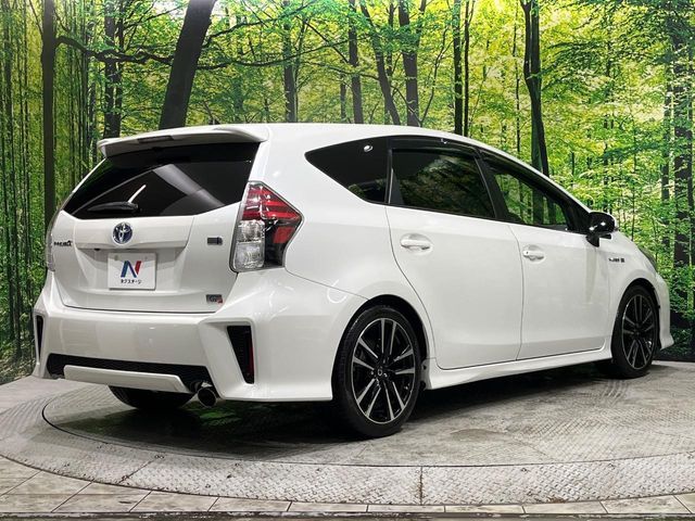 TOYOTA PRIUS Alpha 2015