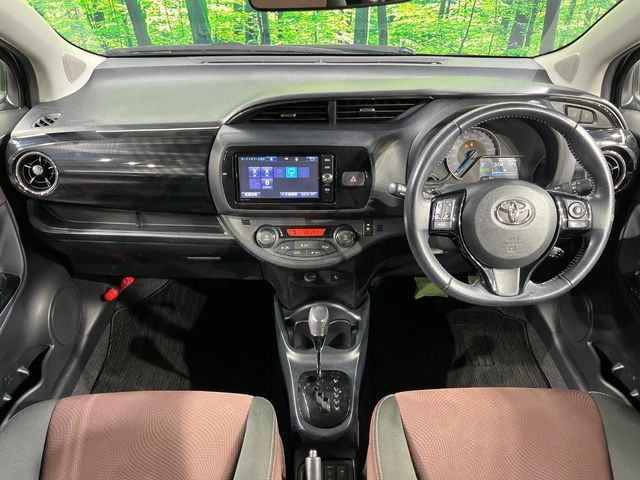 TOYOTA VITZ HYBRID 2017