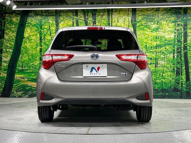 TOYOTA VITZ HYBRID 2017