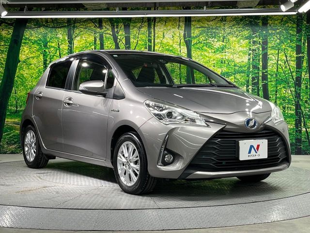 TOYOTA VITZ HYBRID 2017