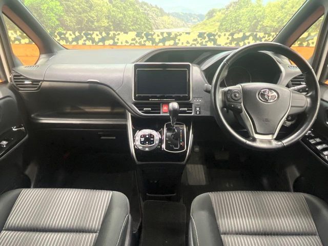 TOYOTA VOXY 4WD 2019