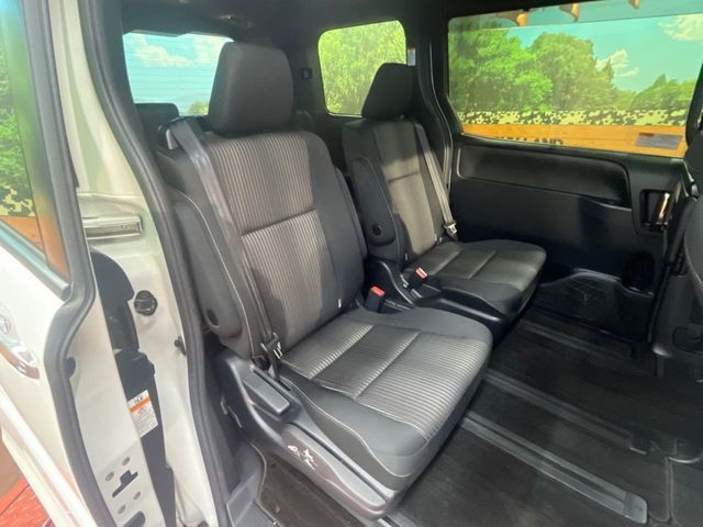 TOYOTA VOXY 4WD 2019