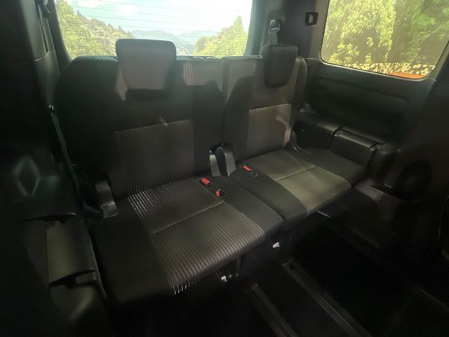 TOYOTA VOXY 4WD 2019