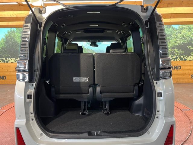 TOYOTA VOXY 4WD 2019