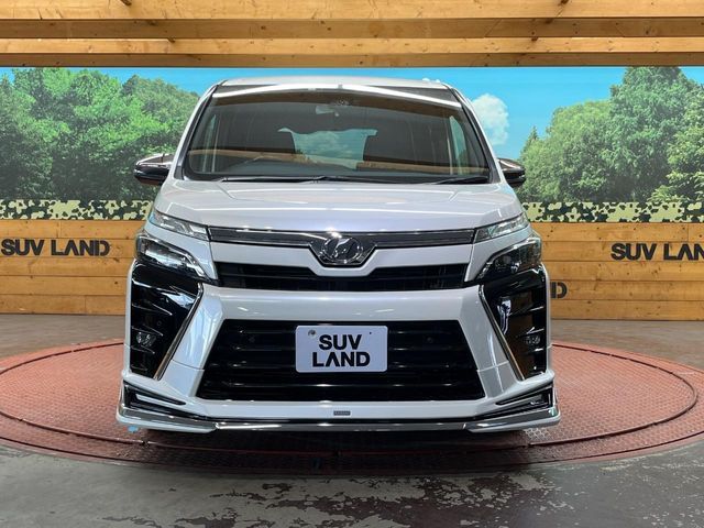 TOYOTA VOXY 4WD 2019