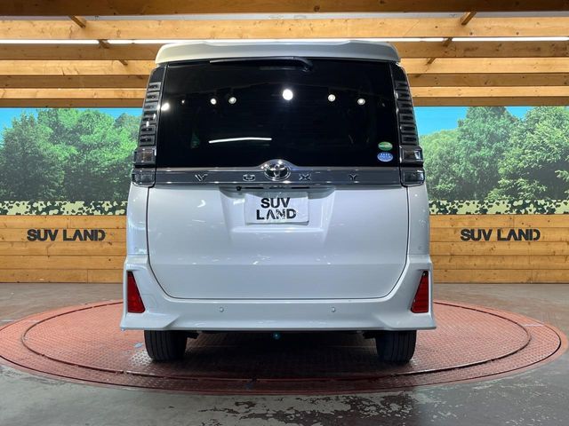 TOYOTA VOXY 4WD 2019