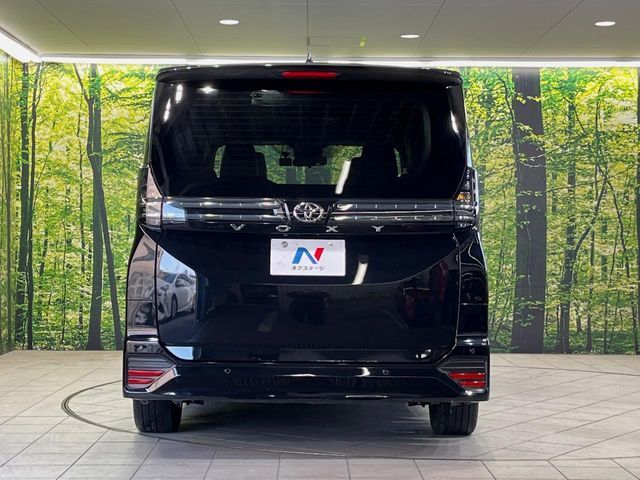 TOYOTA VOXY 2023
