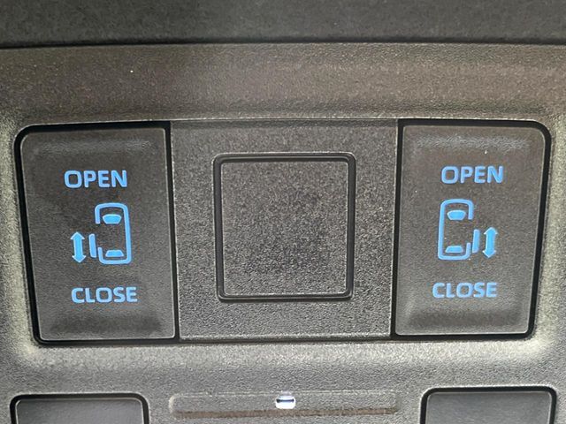 TOYOTA VOXY HYBRID 4WD 2023