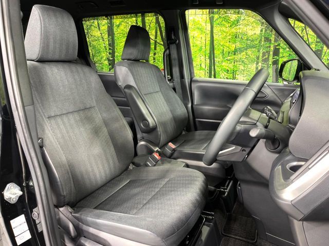 TOYOTA VOXY HYBRID 4WD 2023