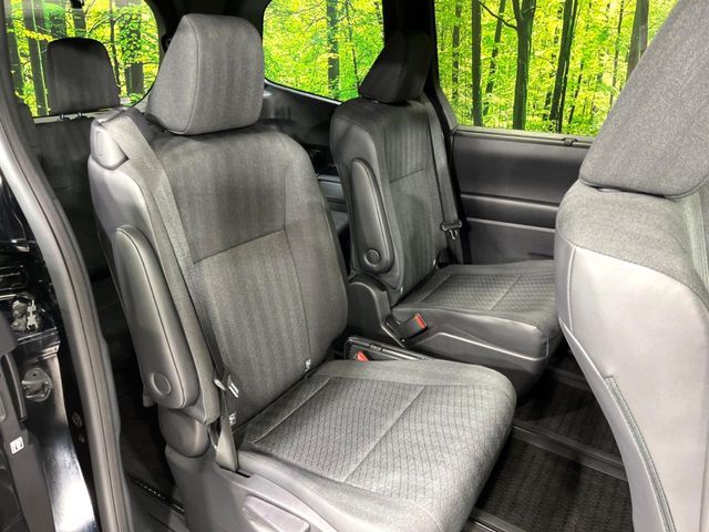 TOYOTA VOXY HYBRID 4WD 2023