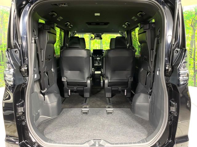 TOYOTA VOXY HYBRID 4WD 2023