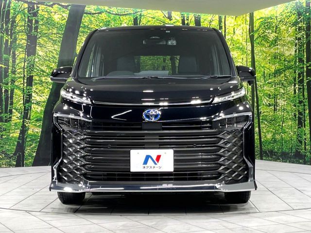 TOYOTA VOXY HYBRID 4WD 2023